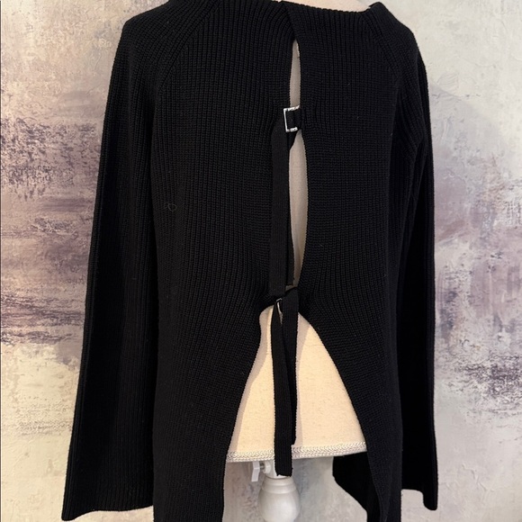 FATE by LFD Black Open-Back Sweater size Medium - Picture 4 of 6